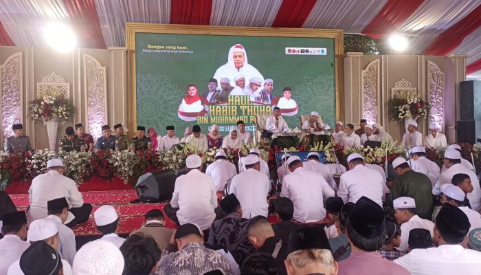 Hadiri Haul Mbah Depok, Mbak Ita Dapat Arahan Habib Luthfi Soal Silsilah Ulama Kota Semarang