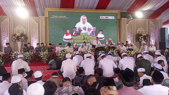 Hadiri Haul Mbah Depok, Mbak Ita Dapat Arahan Habib Luthfi Soal Silsilah Ulama Kota Semarang