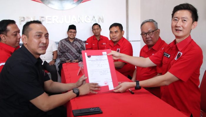 Pilwakot Semarang 2024: Arnaz Serahkan Berkas Pendaftaran ke PDIP, Harapkan Pasangan Sevisi