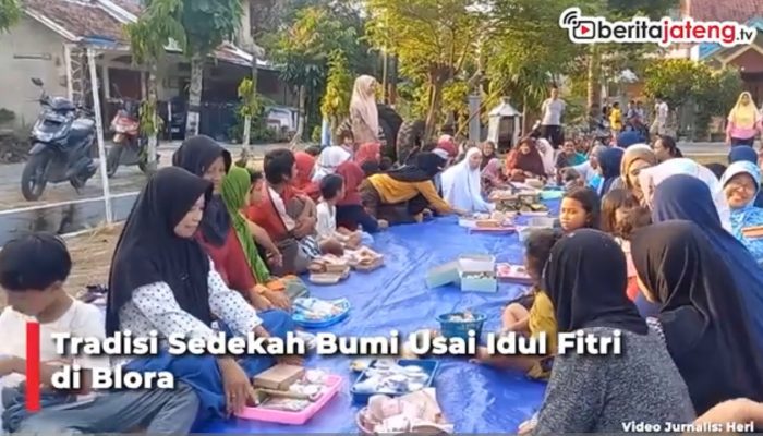 Video Tradisi Sedekah Bumi Usai Idul Fitri di Blora
