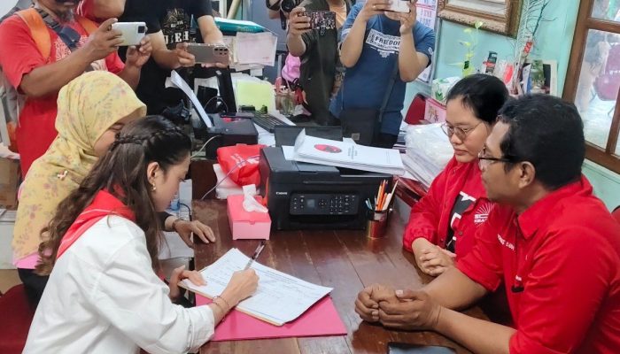 Bukan KTP Solo, Putri Anggota DPR Aria Bima Daftar Cawawali Pilkada Surakarta via PDIP, Usia 25 Tahun!