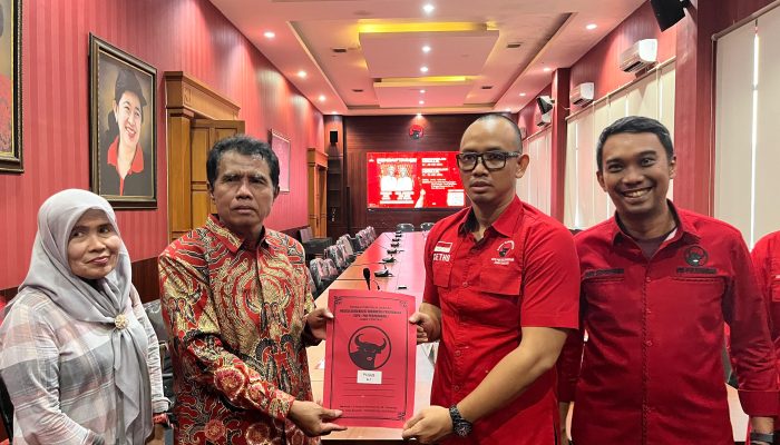 Video Anggota DPR Riyanta Daftar Calon Wakil Gubernur Jawa Tengah
