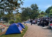 Dirikan Tenda dan Bagikan Semangka, Aliansi Mahasiswa Undip Gelar Aksi Solidaritas Bela Palestina