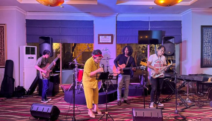 Menikmati Alunan Merdu Musik Jazz di Lobi Hotel Grand Candi Semarang