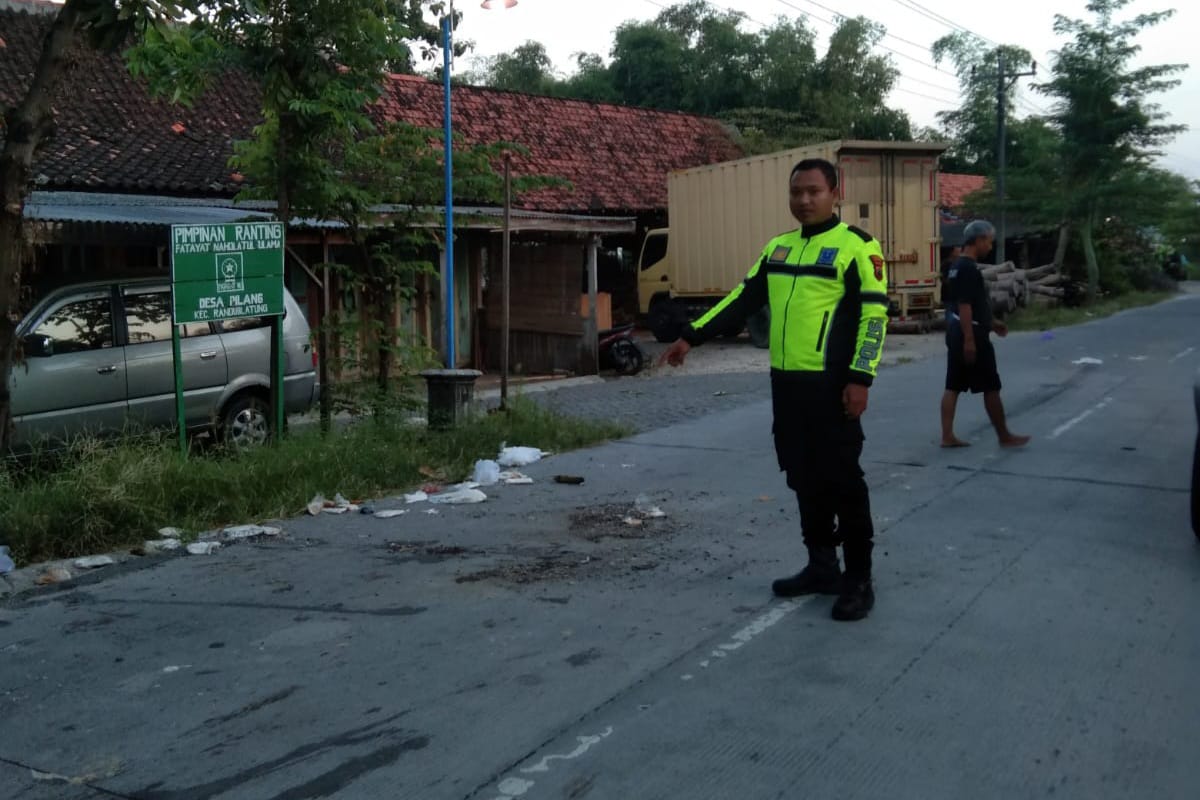 tewas tertabrak truk