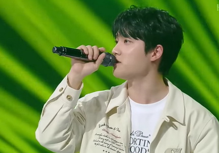 Do Kyungsoo nyanyi lagu Spot