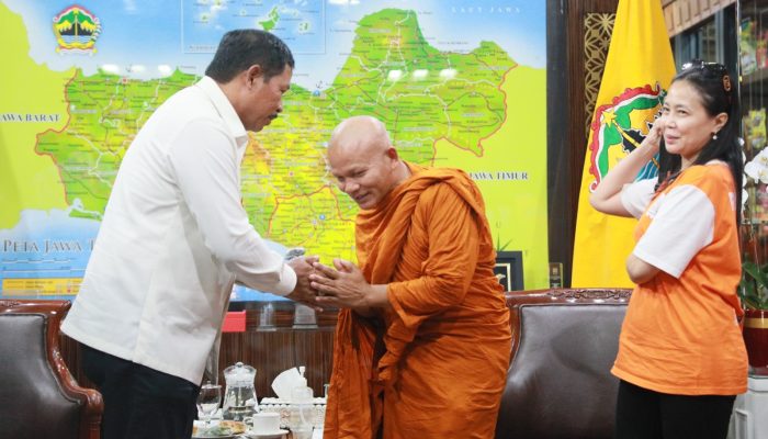 Sambut Kedatangan Biksu Thudong, Pj Gubernur Jateng Siap Kawal Hingga Perayaan Waisak 2024