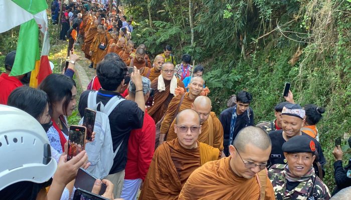 Bakal Singgah di Semarang, 34 Biksu Thudong Thailand Jalan Menuju Borobudur, Ini Jadwalnya