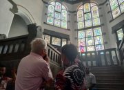 Momen Profesor Asal Belanda Kagumi Kemegahan Bangunan Ikonik Lawang Sewu Semarang