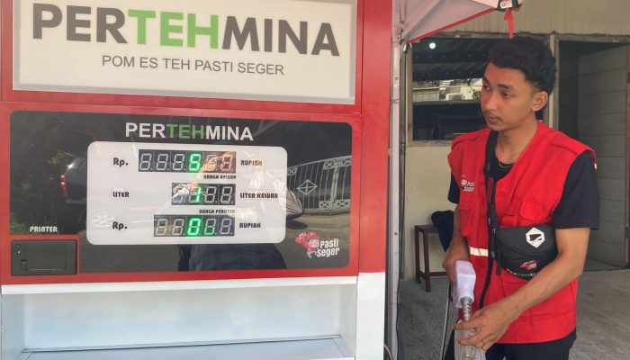 Awas Ketipu! Bukannya Bensin, Pom Mini Ini Malah Jualan Es Teh