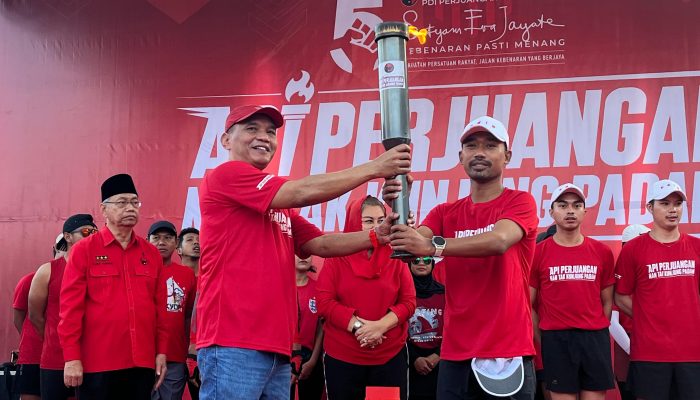Dari Grobogan ke Jakarta, Kirab Lari Estafet Api Perjuangan Awali Rakernas V PDIP, Tempuh 500 Km Lebih