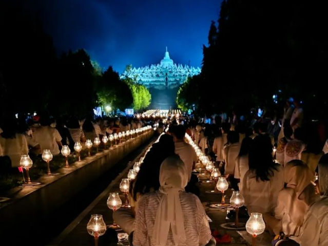 Festival Lampion Waisak 2024