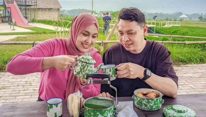 Resto Dolan Sawah di Salatiga, Nostalgia Sarapan Rantangan Jadul dengan Harga 25 Ribu Per Orang