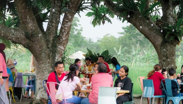 Super Tenang dan Nyaman! Berikut Rekomendasi Tempat Makan di Salatiga dengan View Alam yang Indah