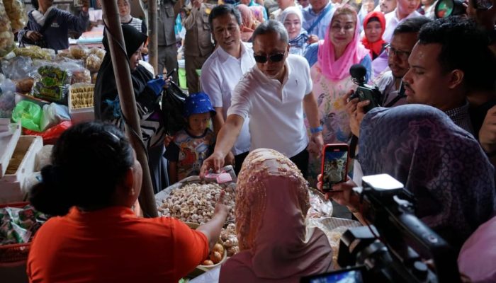 Menteri Perdagangan Pantau Stok dan Harga Bahan Pokok di Pasar Karangayu