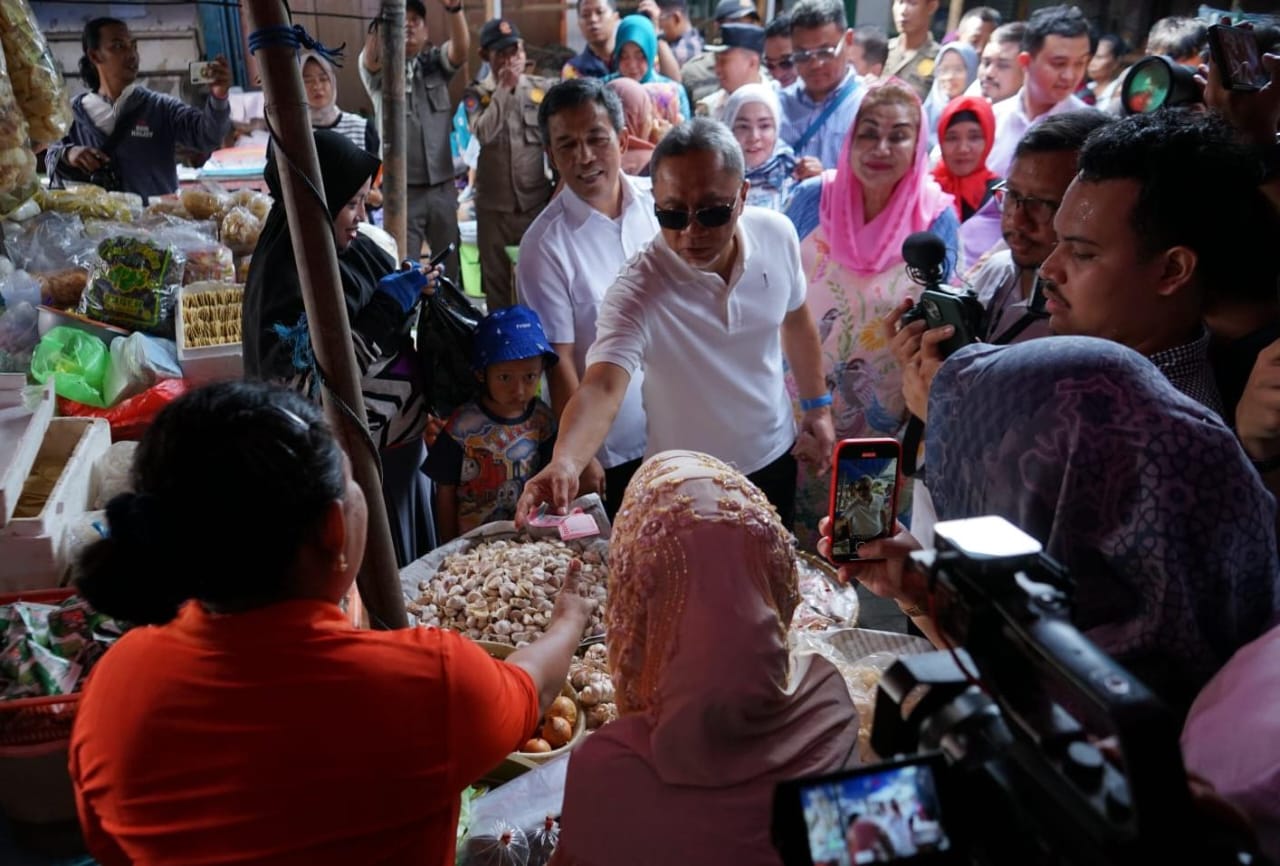Menteri Perdagangan Pantau Stok dan Harga Bahan Pokok di Pasar Karangayu