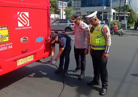 Asap Pekat Bak Cumi-cumi Darat, 28 Armada Trans Semarang Melebihi Ambang Batas Emisi