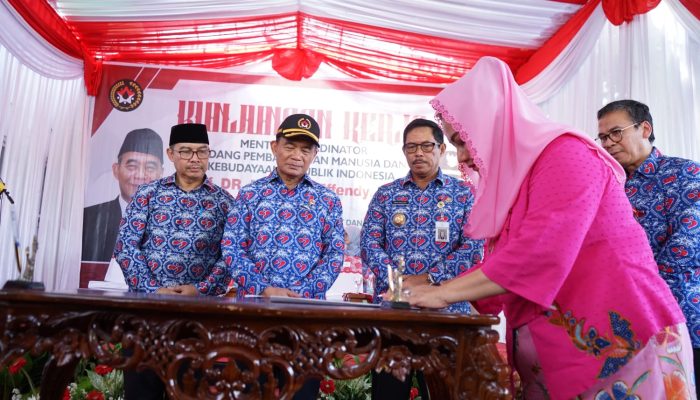 Mbak Ita Dampingi Menko PMK di Harganas Semarang, Pastikan Penanganan Kemiskinan Ekstrem Berkelanjutan