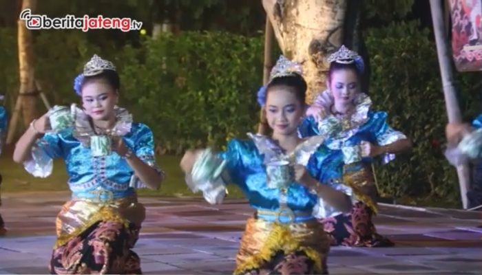 Video Ratusan Penari Sanggar Greget Bawakan Tarian Alat Dapur di Mal