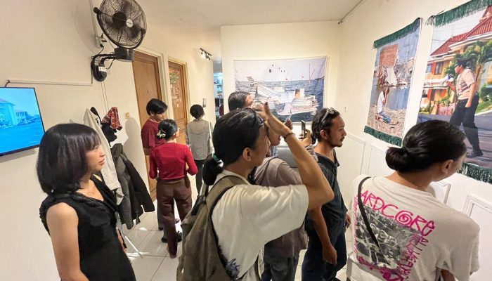 Seniman Asal Jogja MES 56 Mampir ke Semarang, Gelar Pameran Fotografi di Grobak Hysteria