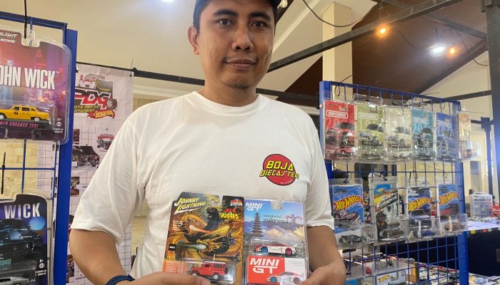 Diecast Gantungan, Hobi Unik Koleksi Miniatur Mobil sekaligus Bungkusnya