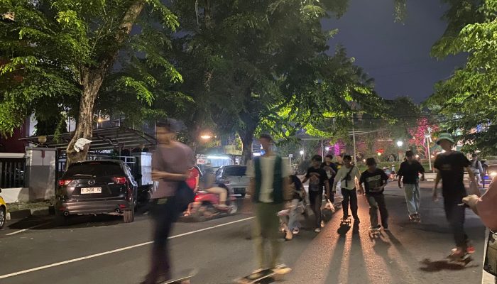 Hari Skateboard Sedunia, Intip Puluhan Skater Semarang Pamer Skill di Sekitar Jalan Raya