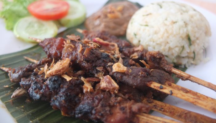 Weekend di Pemalang, Jangan Lupa Mampir ke Warung Sate Ini, Enak Tenan!