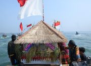 Tradisi Sedekah Laut Nelayan Tambaklorok, Larung Sesaji Kepala Kerbau ke Tengah Laut