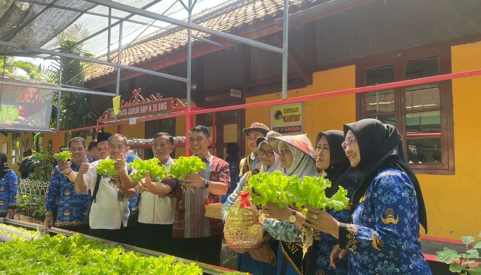 Canangkan Ketahanan Pangan, SMA Taruna Nusantara Pelajari Urban Farming di SMPN 39 Semarang