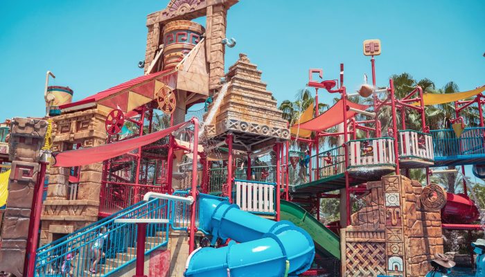 Ga Bikin Kantong Jebol! Ini 4 Waterpark Unggulan di Jawa Tengah buat Liburan Keluarga Menyenangkan