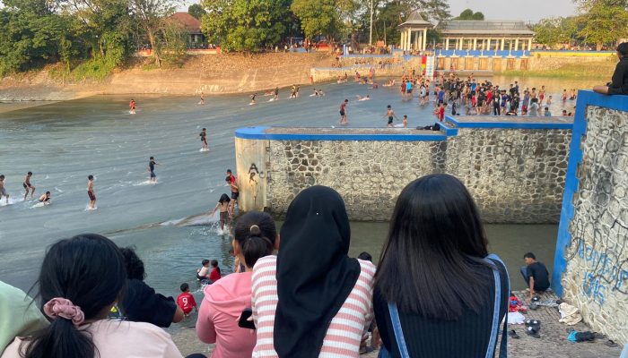Viral jadi Wisata Dadakan, Wahana Surfing Bendungan Pleret Kini Ditutup Petugas, Kok Bisa?