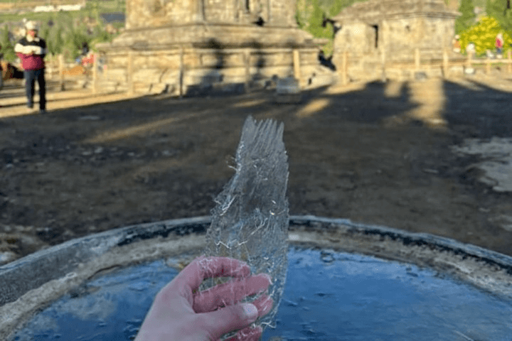 Embun Beku Candi Arjuna