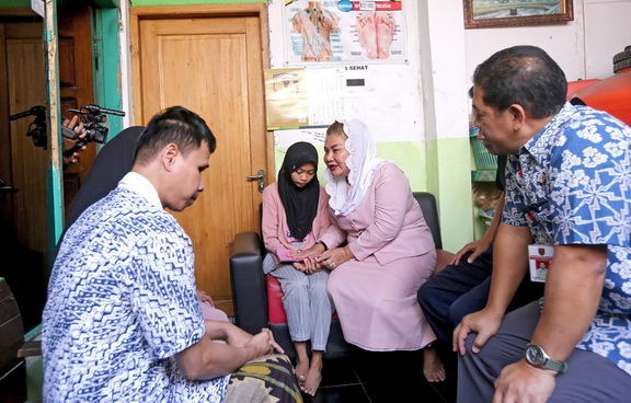 Mbak Ita Jadi Orang Tua Asuh Anak Tunanetra yang Tertolak PPDB SMA Semarang