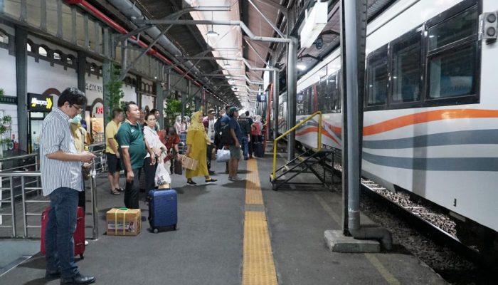 Terduga Teroris asal Malang Ditangkap di Stasiun Solo, Bawa Bom di Kereta Api