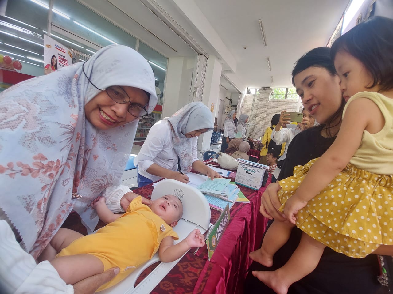 Alfamart dan Sweety Dry X-Pert Jalankan Posyandu Untuk 25.000 Anak dan Balita