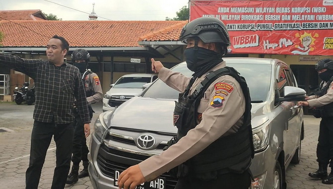 KPK Lanjut Geledah Kantor Dispendukcapil Kota Semarang