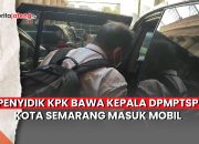 Video Penyidik KPK Bawa Kepala DPMPTSP Kota Semarang Masuk Mobil