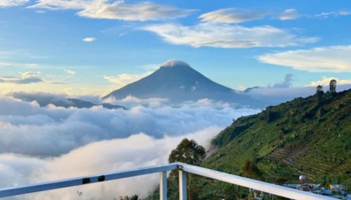 Bak Negeri di Atas Awan, Bukit Sikapuk di Wonosobo Menawarkan Vibes yang Tak Tergantikan