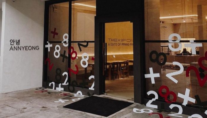 Cafe dengan Vibes Korea di Semarang, Plus Eighty Two Hadir dengan Desain Interior yang Minimalis! Cozy Banget!