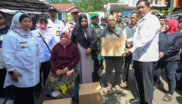 Pastikan Korban Tertangani, Pj Gubernur Jateng Cek Langsung Masyarakat Terdampak Gempa Batang