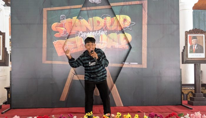 Pecah! 20 Pelajar Tampilkan Bakat Stand Up Comedy di Rembang