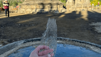 Suhu Capai di Bawah Nol, Wisata ke Kompleks Candi Arjuna Dieng Bisa Lihat Embun Beku