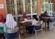 Siswa Daftar Ulang calon siswa lolos SMAN 11 semarang