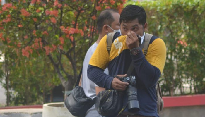 Cerita Jurnalis Semarang Liput Demo Tolak Revisi UU Pilkada, Terlempar Batu hingga Trauma Gas Air Mata