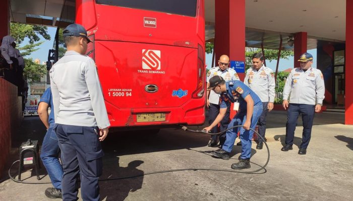 Ramp Check Dishub, Dua Bus Trans Semarang Pakai Ban Vulkanisir Dihentikan Operasionalnya