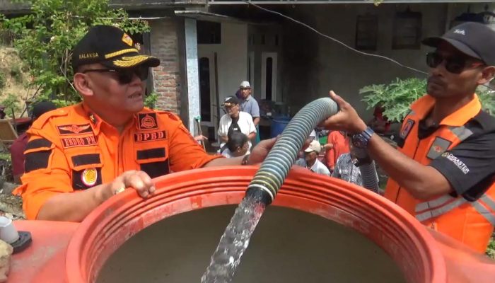 Pemkot Distribusikan Air Bersih ke Lokasi Kekeringan di Kota Semarang