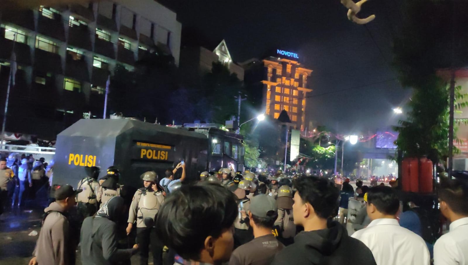Siswa Demonstrasi | Demo Ricuh Semarang | Pelajar Demonstrasi Aksi Demo Pecah, Pelajar dan Mahasiswa Lempar Batu Hingga Tombak Ke Polisi