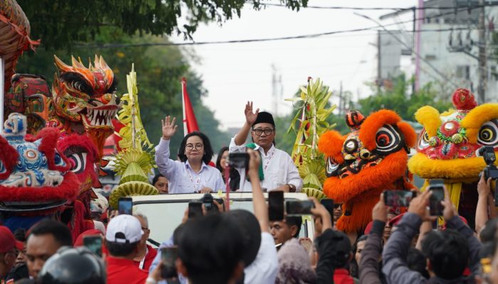 Kesenian Tradisional Iringi Pendaftaran Agustina Wilujeng dan Iswar Aminuddin ke KPU Kota Semarang
