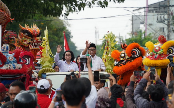 Kesenian Tradisional Iringi Pendaftaran Agustina Wilujeng dan Iswar Aminuddin ke KPU Kota Semarang