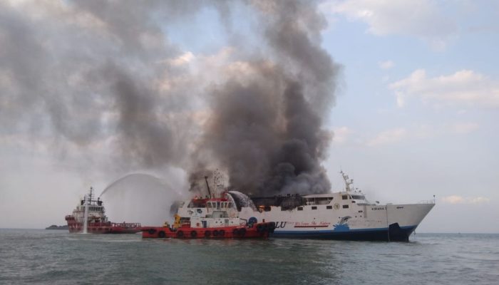 Diduga Karena Percikan Gerinda, Kapal Kirana I Terbakar di Perairan Semarang, Seluruh Kru Selamat